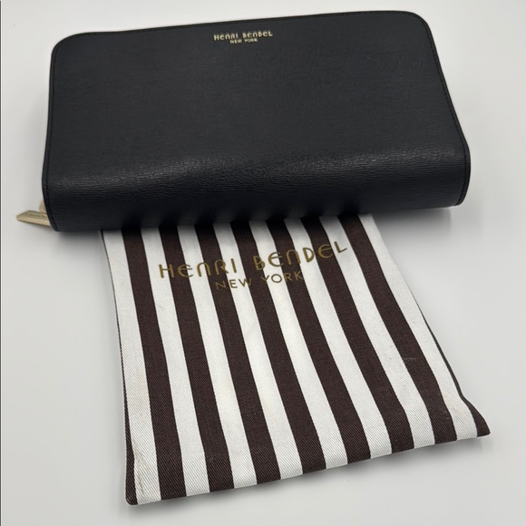 Henri Bendel Black Zip Organizer / Clutch and Dust Bag